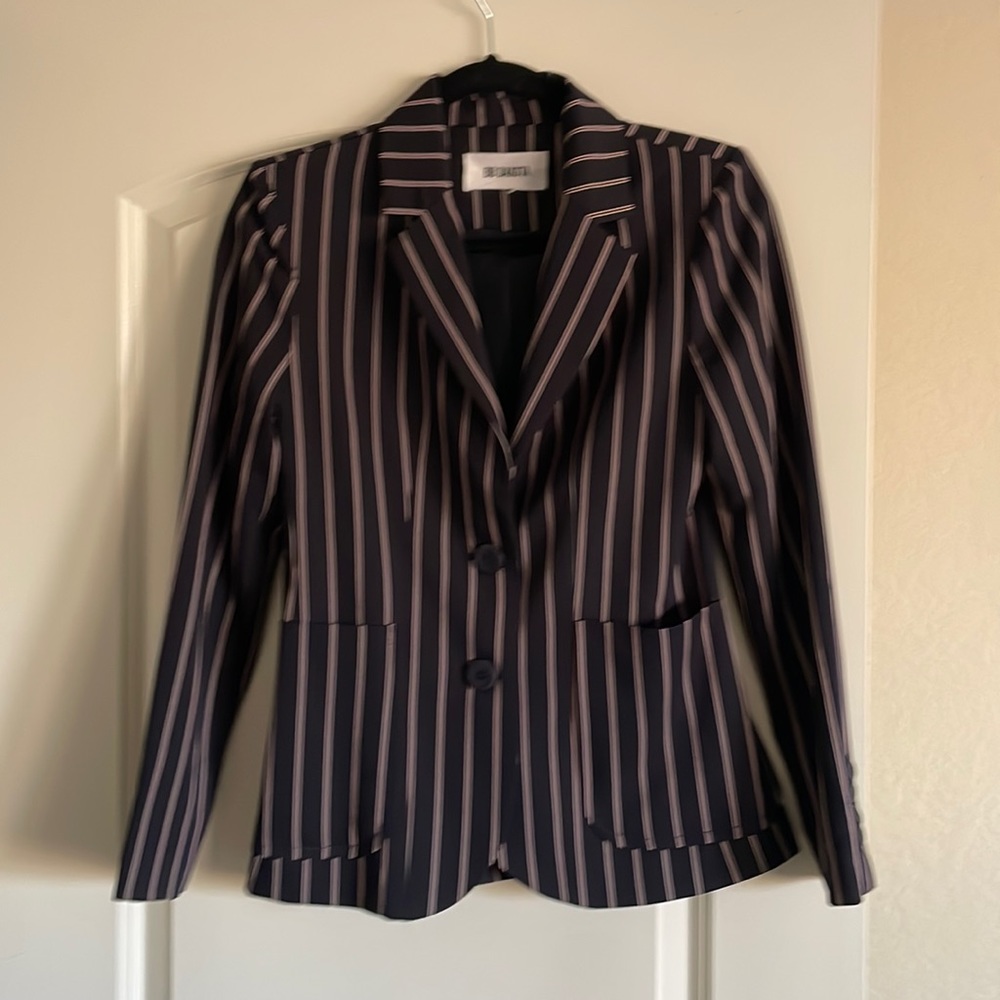 Match with high waisted dark jeans and a white heel/pointy flat.